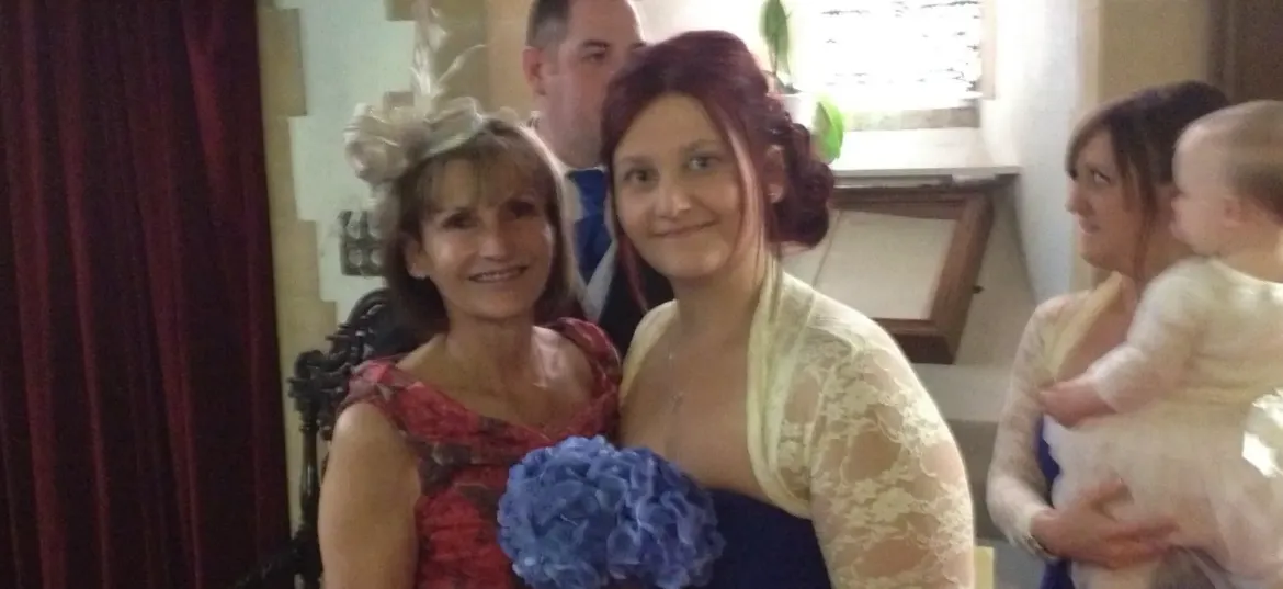 THE ROY CASTLE LUNG CANCER FOUNDATION