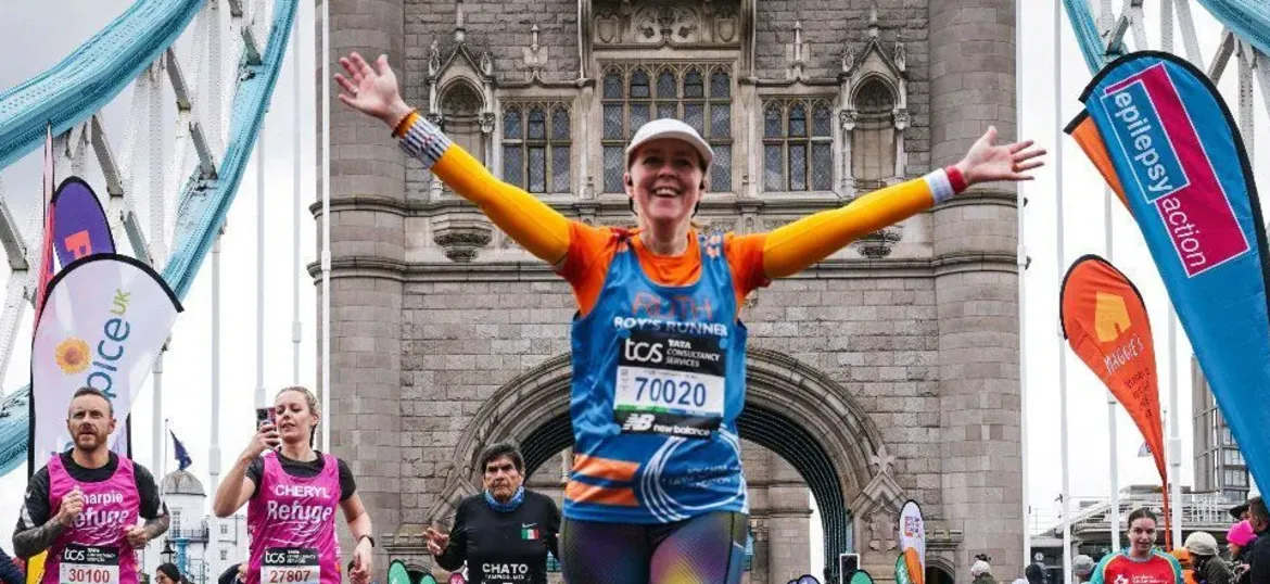 THE ROY CASTLE LUNG CANCER FOUNDATION